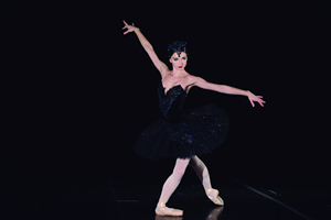 Grand Pas de Deux de o Cisne Negro_photo Arthur Wolkovier_dancer Luiza Lopes II