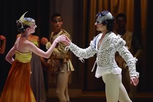 Luiza Lopes and Lucio kalbusch as Romeo and Juliet Photo Silvia Machado