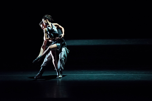 SPCD - Mamihlapinatapai, de Jomar Mesquita_Bailarinos Letícia Martins e André Grippi_Foto Arthur Wolkovier