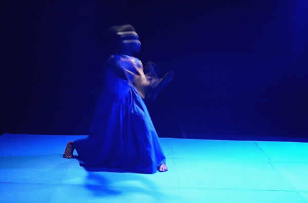 e%c2%b2-cia-de-teatro-e-danca_blue2_m