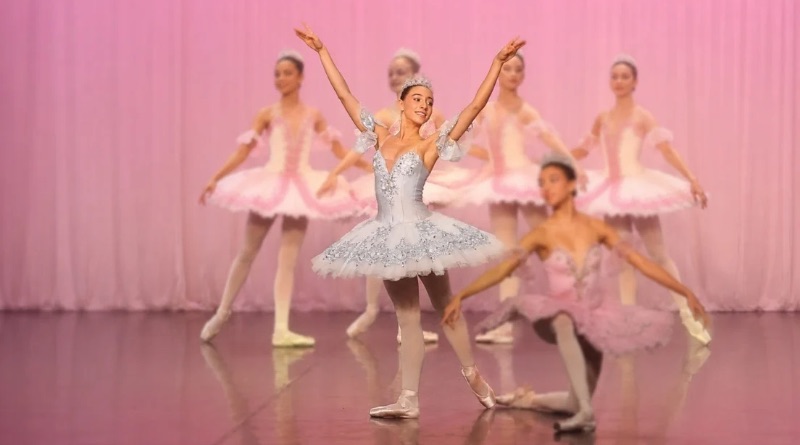 Bailarina brasileira de 14 anos é aprovada em duas prestigiadas escolas de balé da Rússia